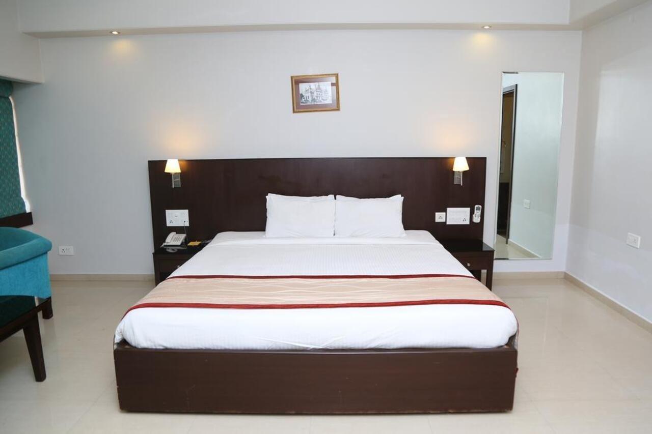 The Curzon Court Hotel Bangalore Buitenkant foto