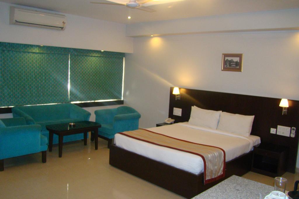 The Curzon Court Hotel Bangalore Buitenkant foto