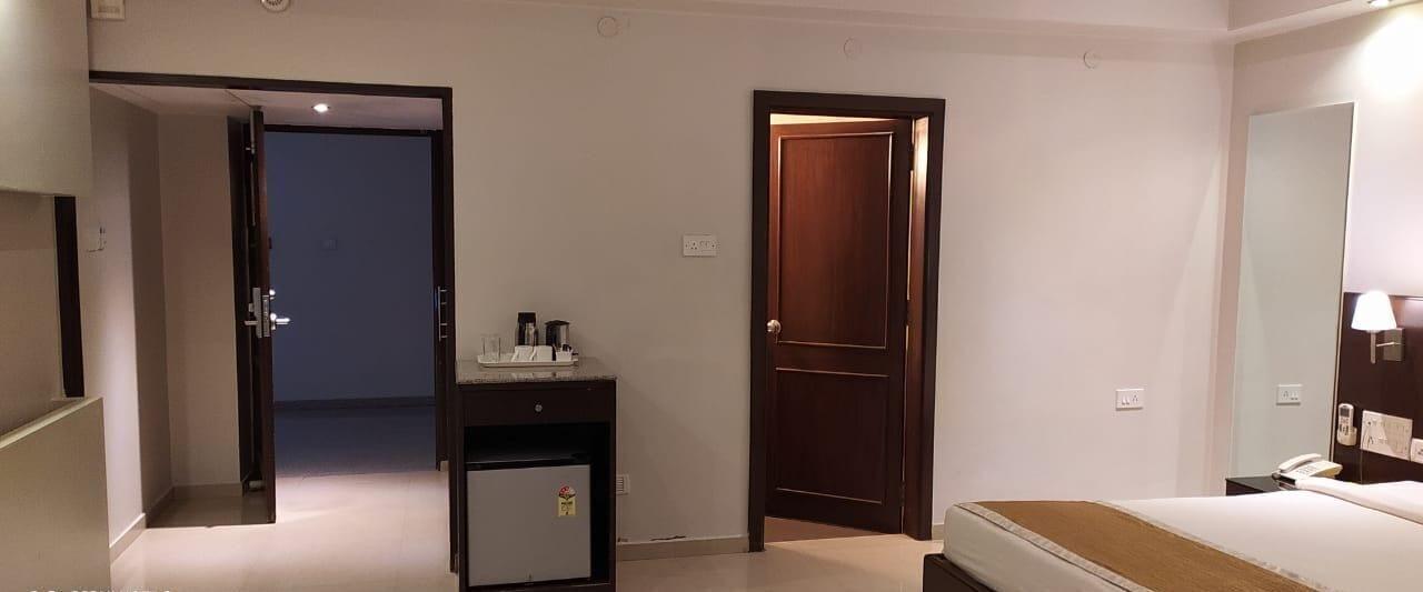 The Curzon Court Hotel Bangalore Buitenkant foto