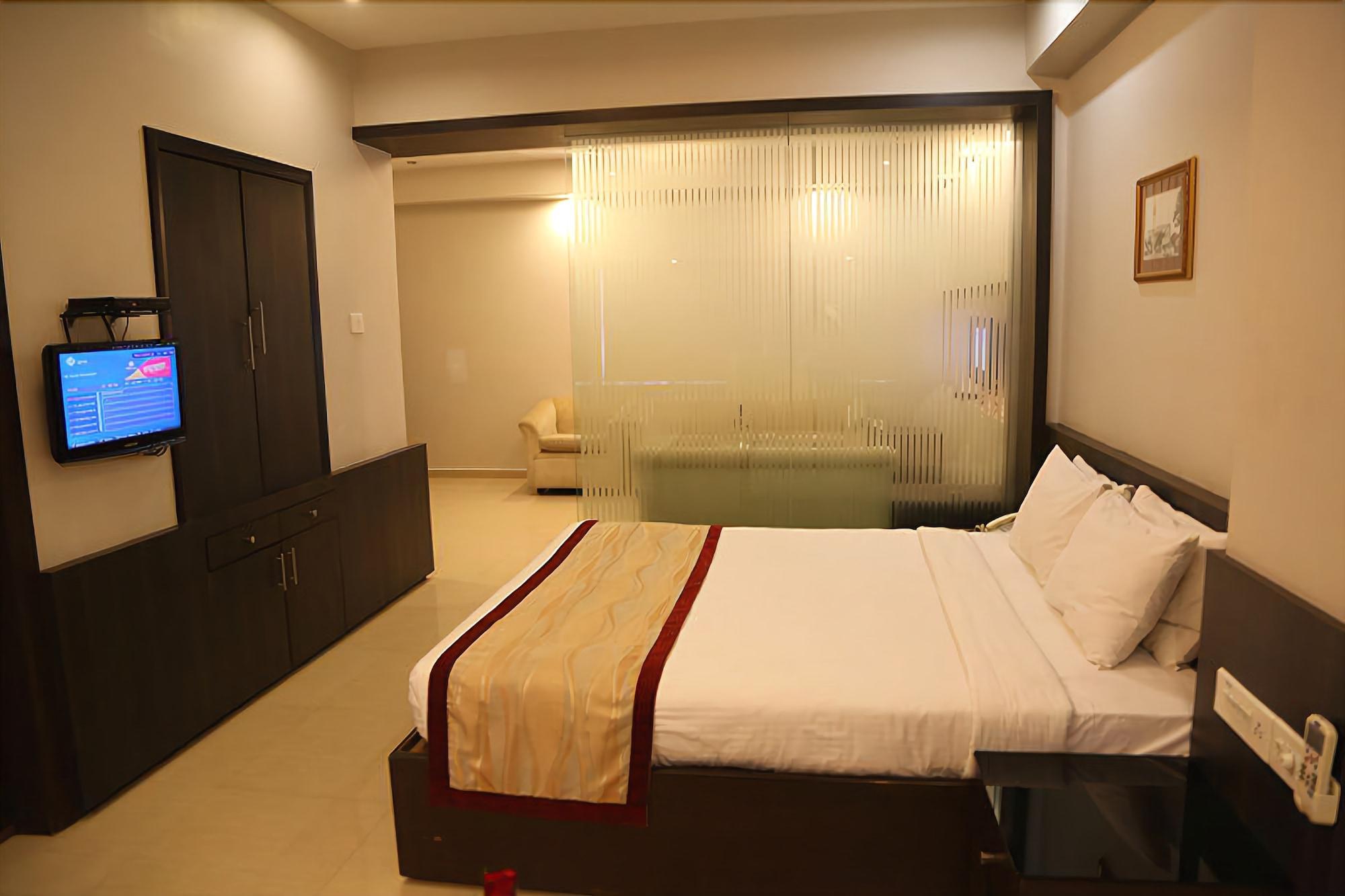 The Curzon Court Hotel Bangalore Buitenkant foto