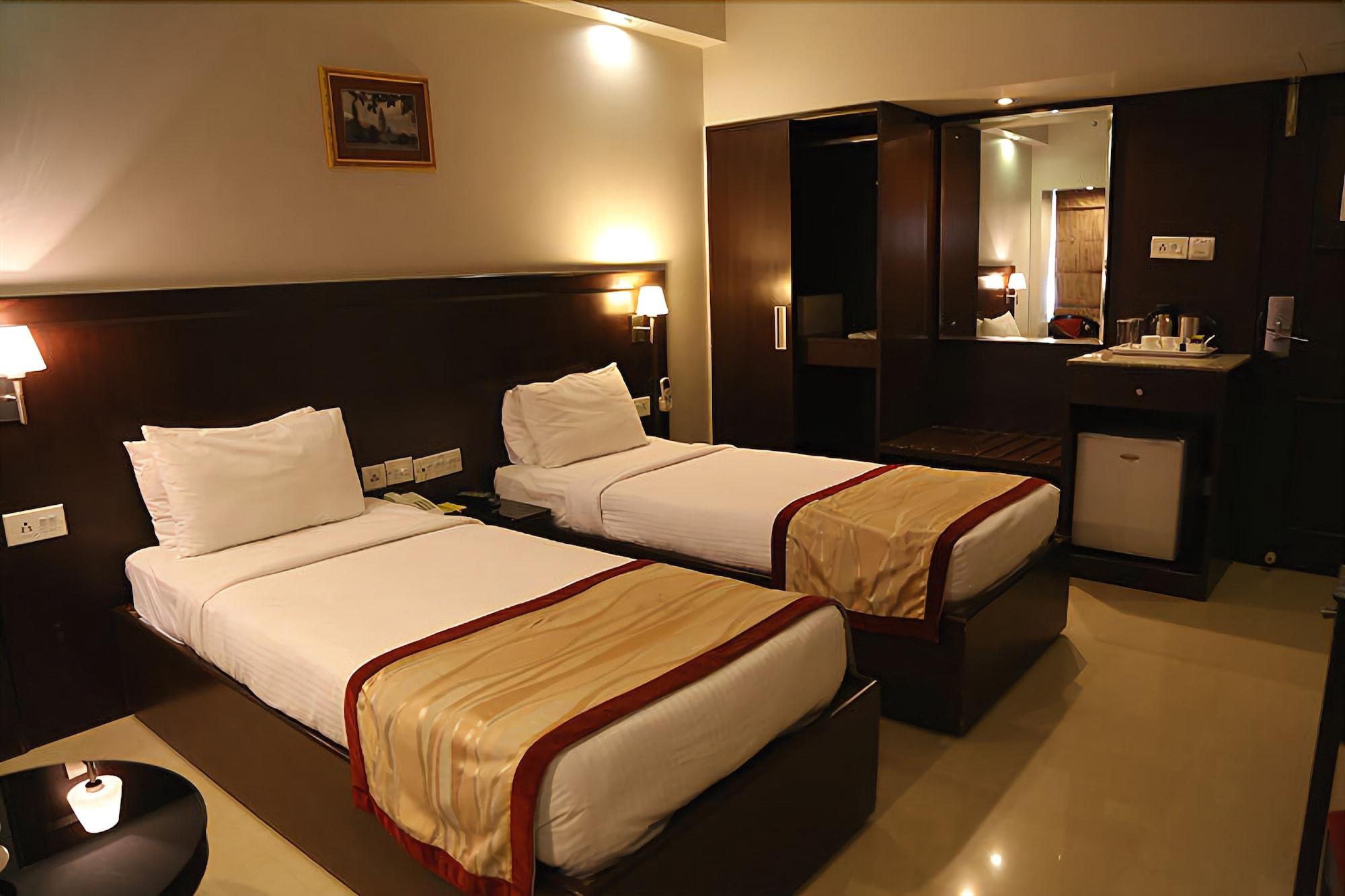 The Curzon Court Hotel Bangalore Buitenkant foto