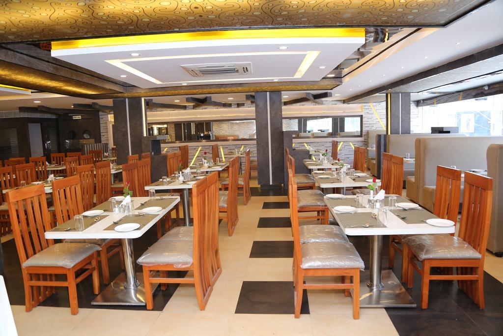 The Curzon Court Hotel Bangalore Buitenkant foto