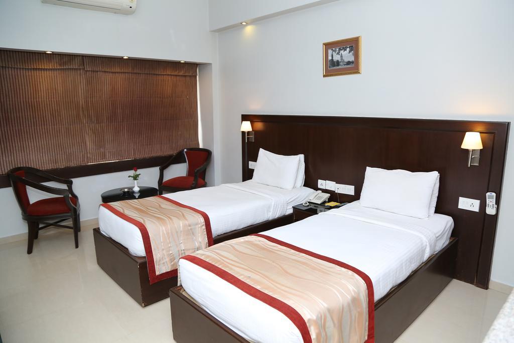 The Curzon Court Hotel Bangalore Buitenkant foto
