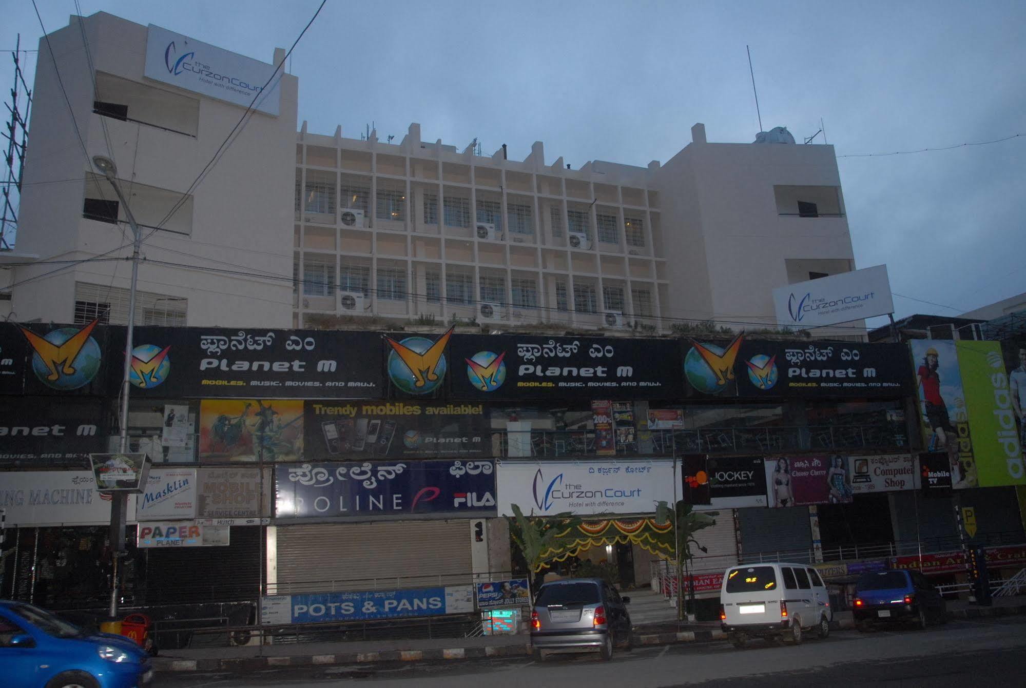 The Curzon Court Hotel Bangalore Buitenkant foto