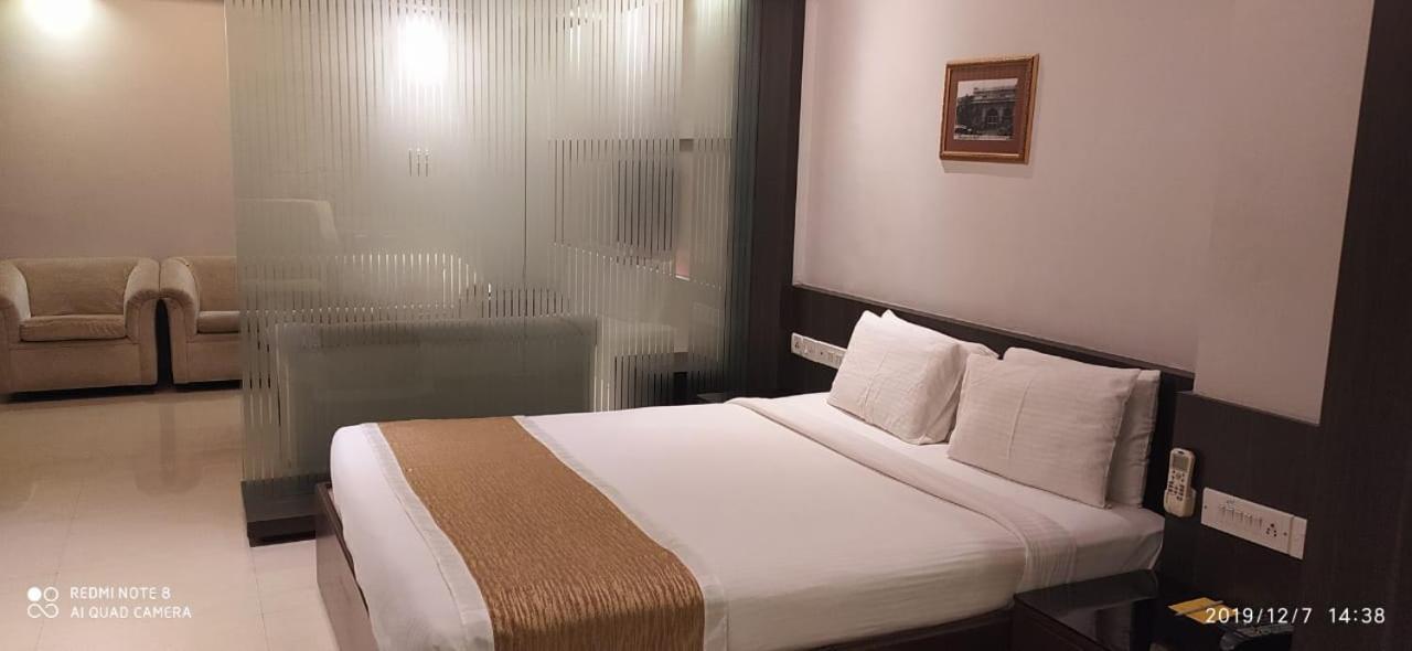 The Curzon Court Hotel Bangalore Buitenkant foto