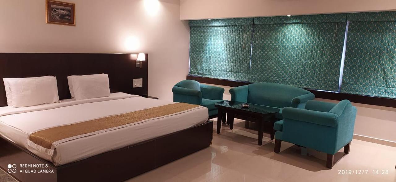 The Curzon Court Hotel Bangalore Buitenkant foto