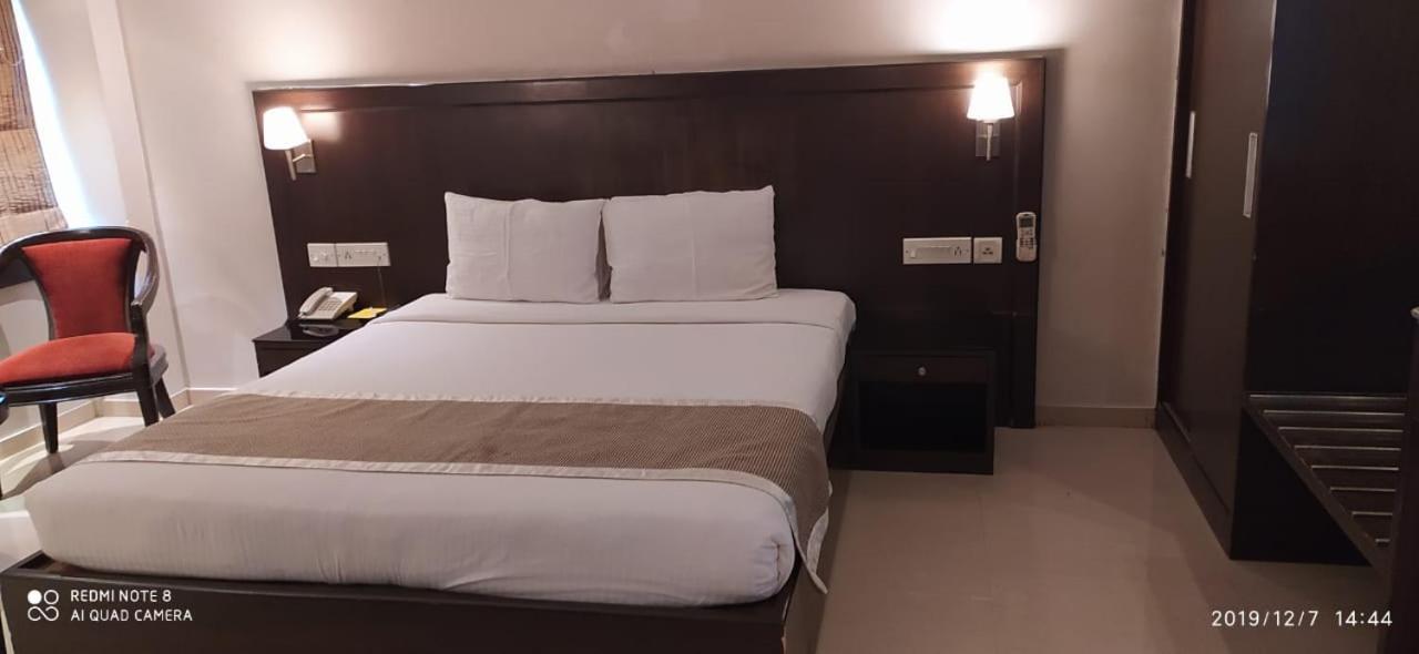 The Curzon Court Hotel Bangalore Buitenkant foto