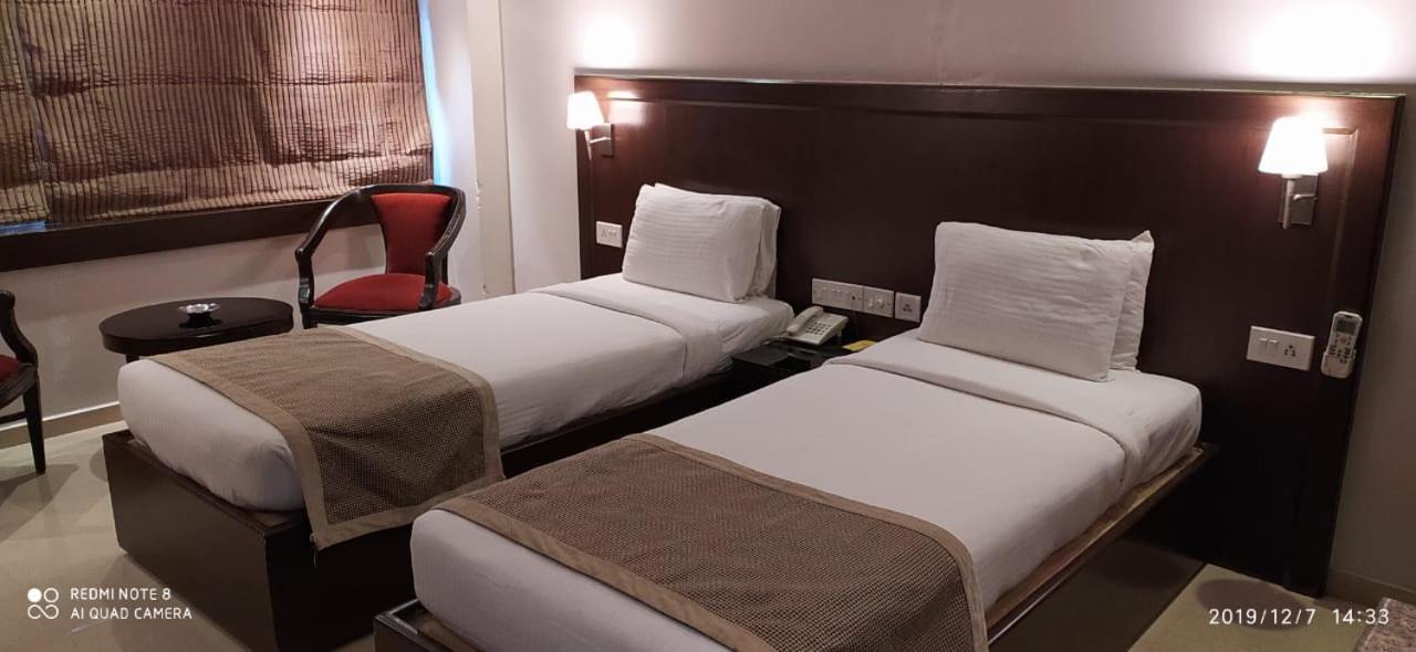 The Curzon Court Hotel Bangalore Buitenkant foto